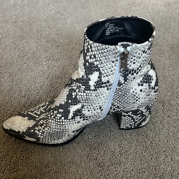 Madden girl Dafnii Snake Skin Booties - Picture 3 of 4
